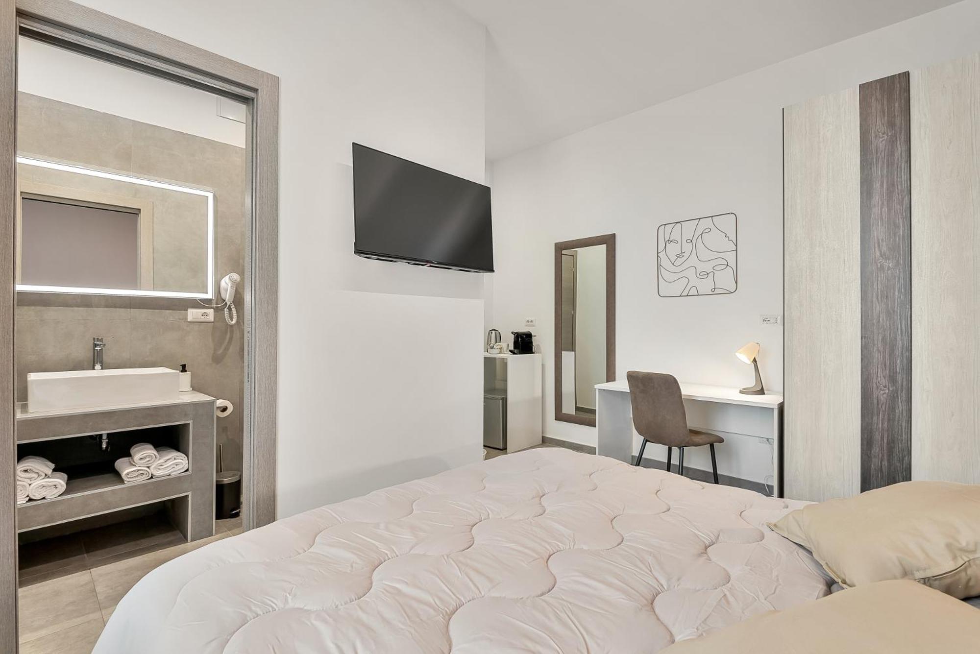 Home 501 Guest House - Специя Екстериор снимка