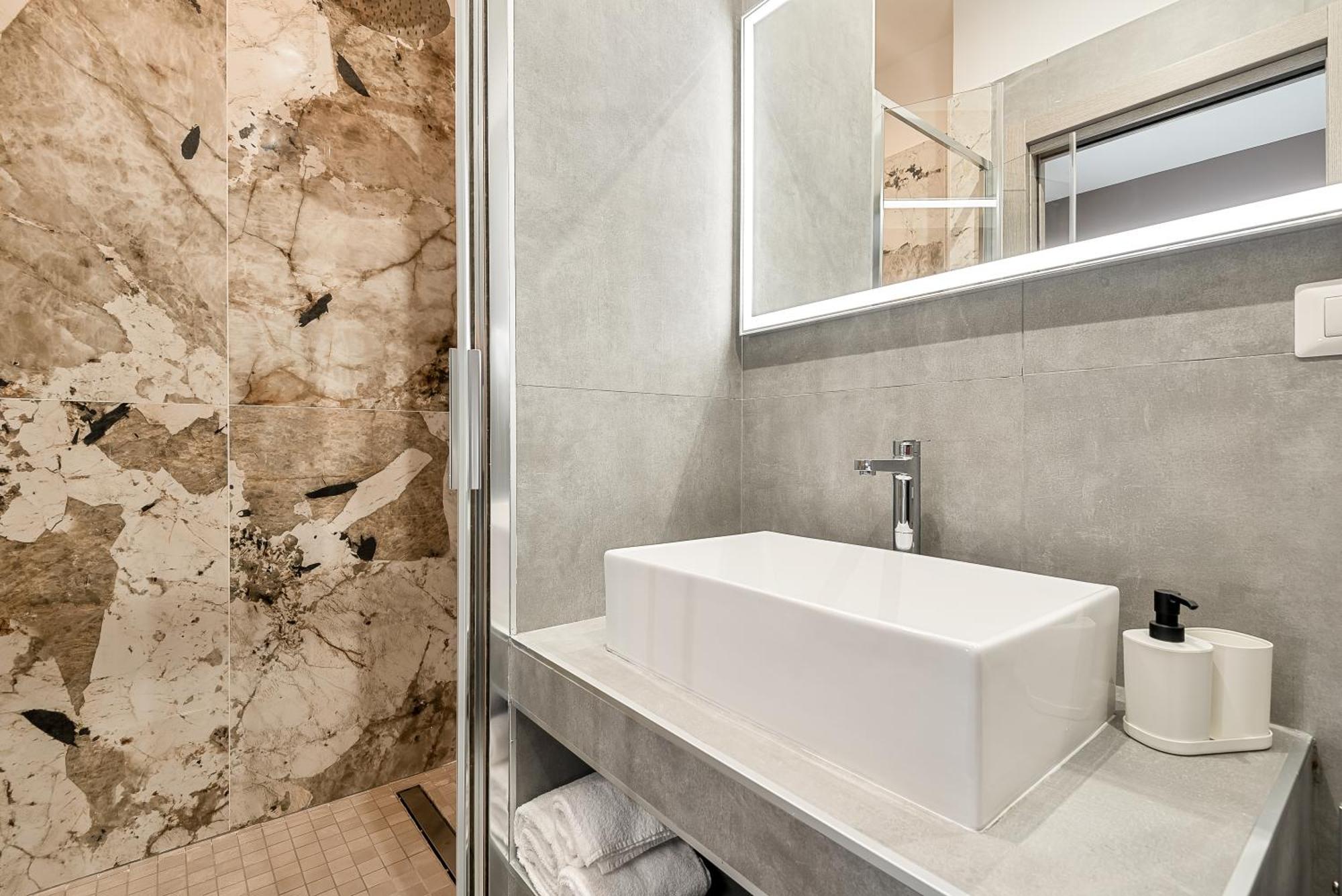 Home 501 Guest House - Специя Екстериор снимка